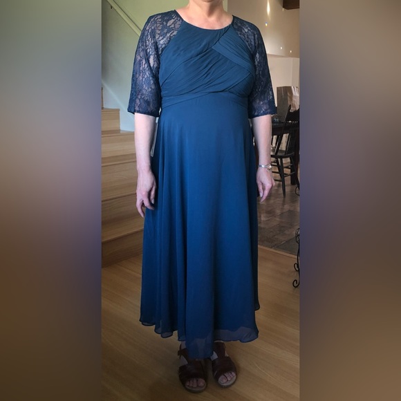 Mother of the bride/groom dress - Azazie Dorothea - Picture 5 of 6